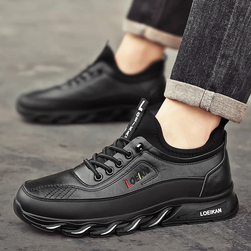 Men's classic plus-size casual sports shoes Four seasons soft-sole outdoor running shoes fashion breathable light youth sneakers